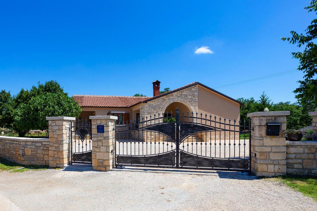 Villa Krizanci Žminj Exterior foto